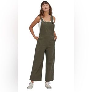 Like new Patagonia Stand Up Cropped Overalls